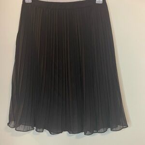 JustFab Women’s Black A-Line Pleated Skirt Size Medium